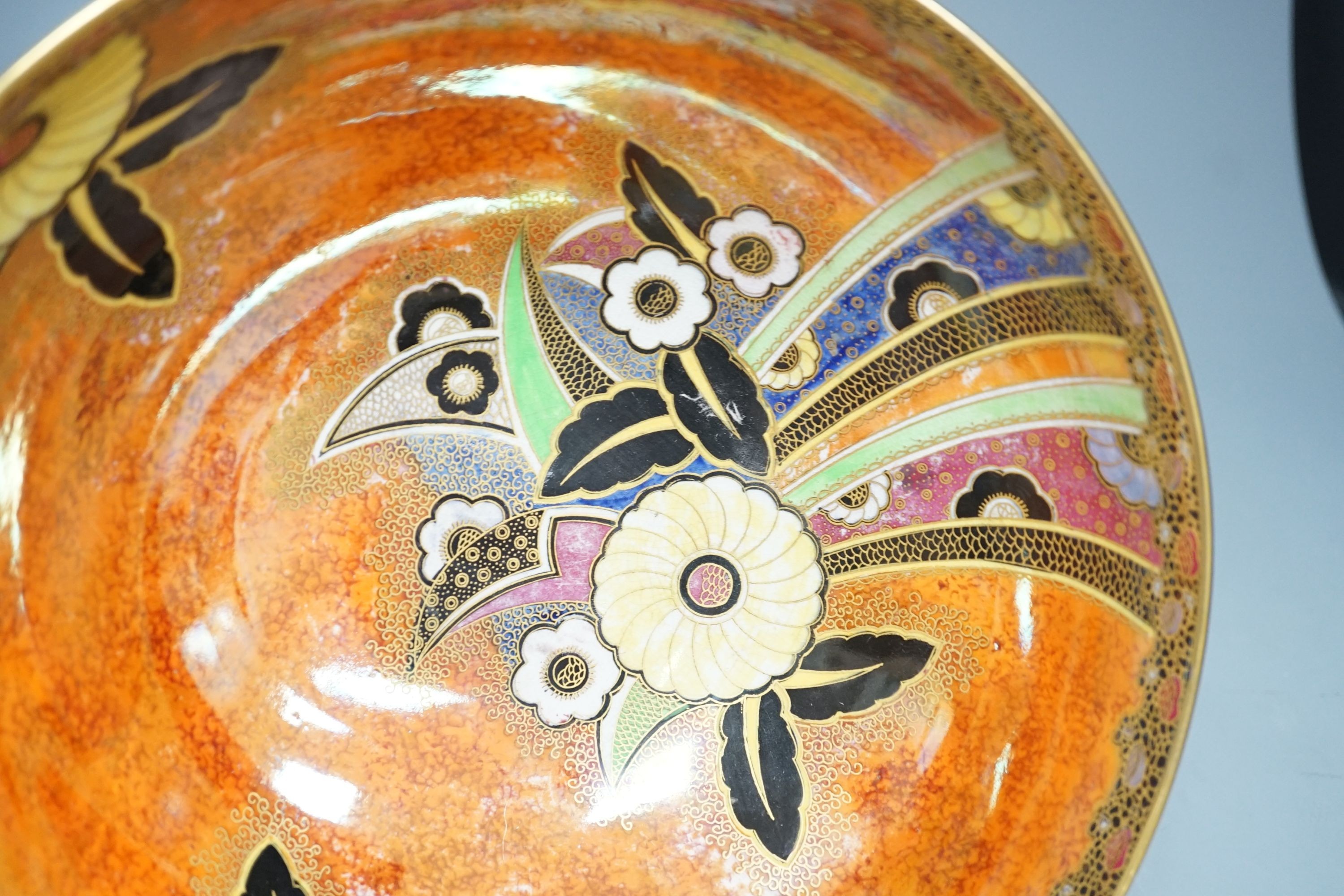 A Carlton ware sunflower lustre bowl, pattern 3334 - 11.5cm tall